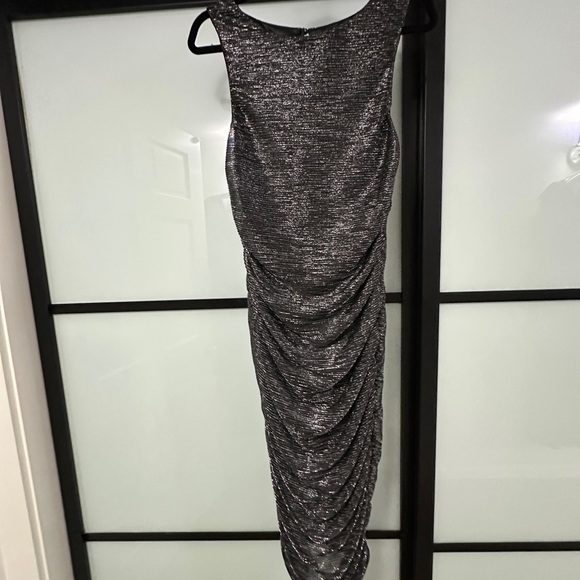 Line and Dot Olivia Pleated Mesh Midi Dress in Charcoal size M - Picture 6 of 8